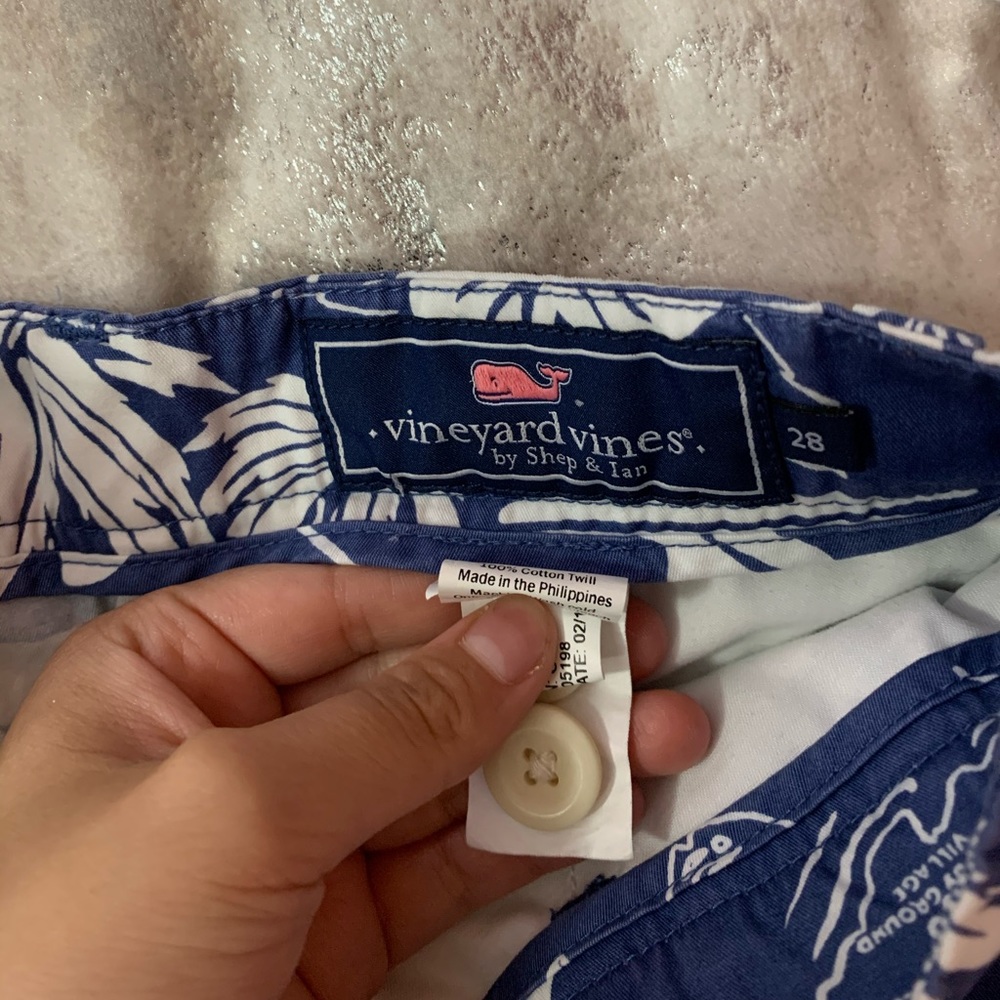 Vineyard Vines Hawaiian Theme Shorts - Picture 5 of 5